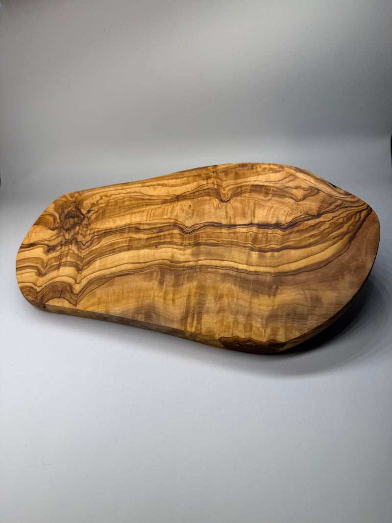 Rustikales Olivenholz Schneidebrett 25-29cm Unikat – Genuvita