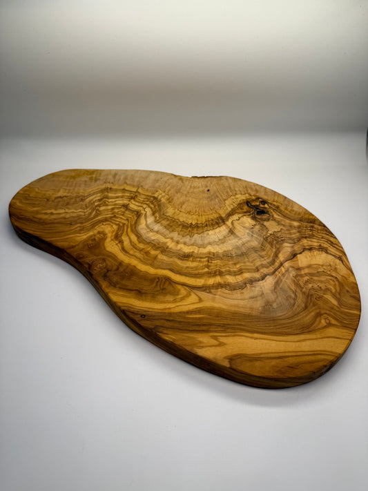 Schneidebrett mit Rustikalem Rand (35-39cm)