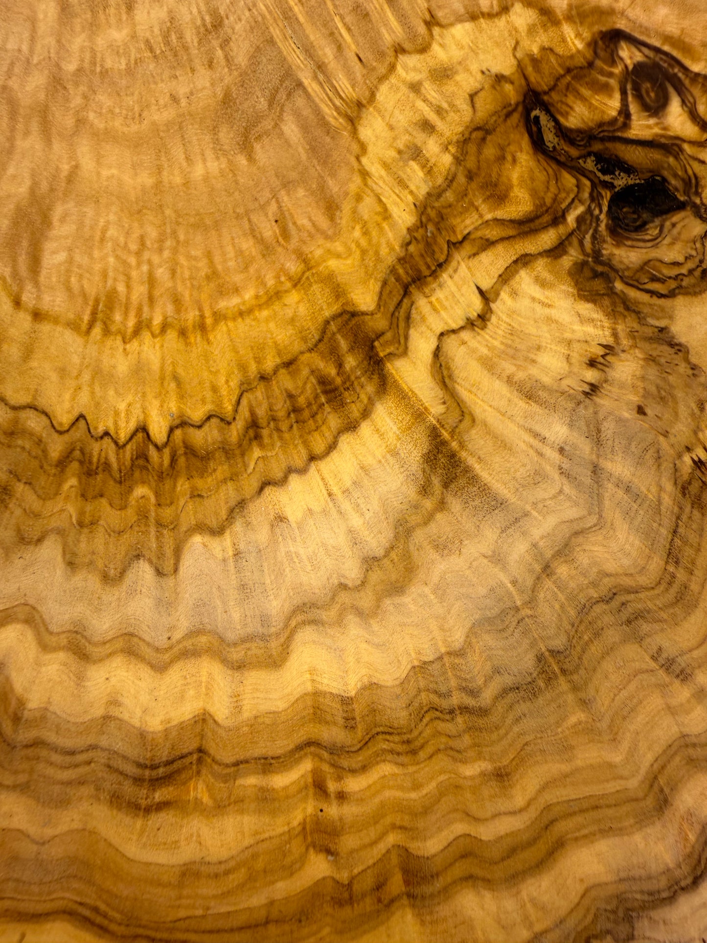 Schneidebrett mit Rustikalem Rand (35-39cm)